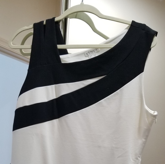 Venus B/W color block  fitted side zip - Picture 7 of 8